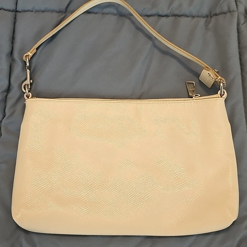 Coach Badlands IVORY CLUTCH SET EXCELLENT CONDITION